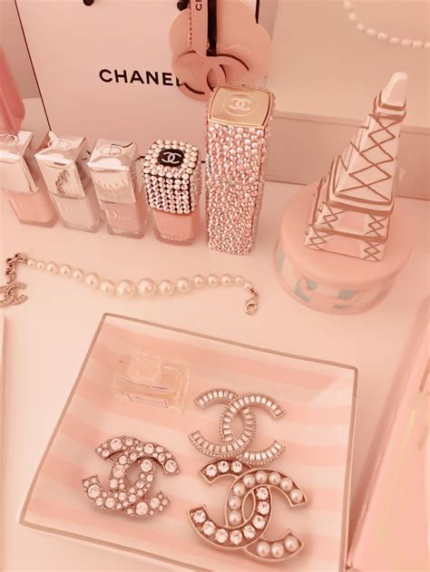 aesthetic chanel background.